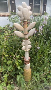 flower_totem.jpg flower_totem.jpg